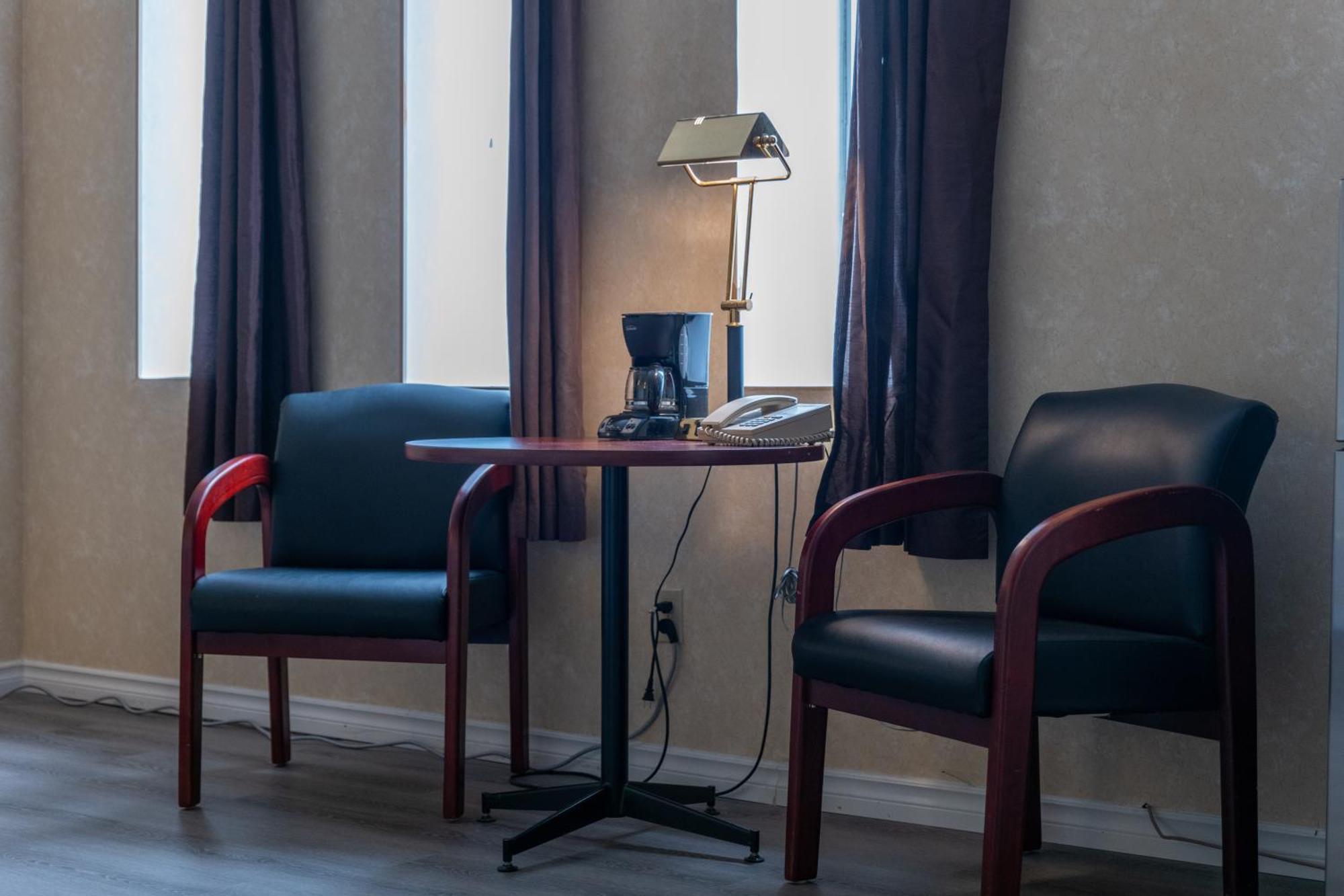 גואלף Royal Inn & Suites מראה חיצוני תמונה